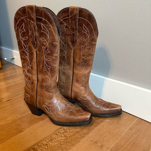 7B Ariat Heritage Western snip toe boot - Picture 2 of 8